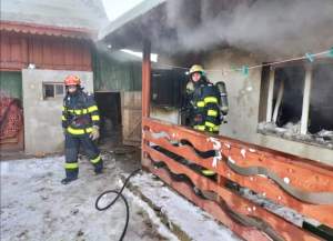 Incendiu devastator în Suceava! O femeie a murit după ce flăcările i-au cuprins locuința
