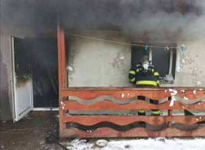 Incendiu devastator în Suceava! O femeie a murit după ce flăcările i-au cuprins locuința