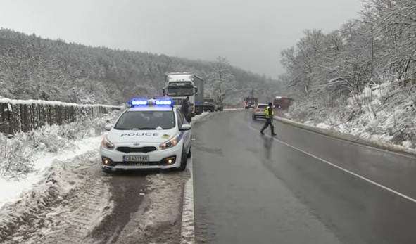 Drumul era acoperit cu gheață