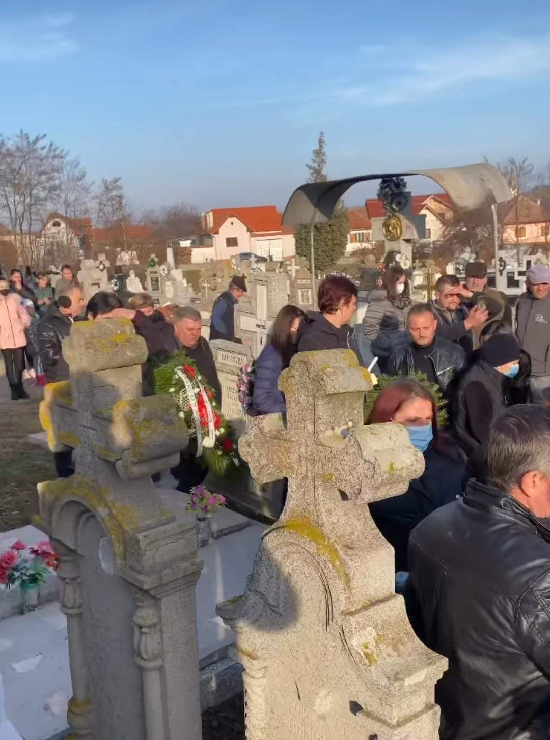 Ion Șmecherul a fost condus pe ultimul drum! Imagini de la înmormântarea celebrului cioban / FOTO