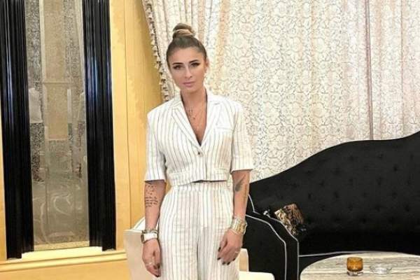 Cum împodobește Anamaria Prodan bradul de Crăciun. În ce ipostază festivă s-a fotografiat impresara / FOTO
