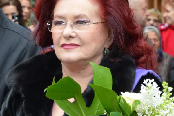 Cine este Doina Maximilian și cum a ajuns să fie înfiată de Stela Popescu și de soțul ei când avea 15 ani