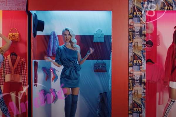 Andreea Bălan a relansat „Moșule ce tânăr ești” cu Iuliana Beregoi. Cum sună noua colaborare / VIDEO