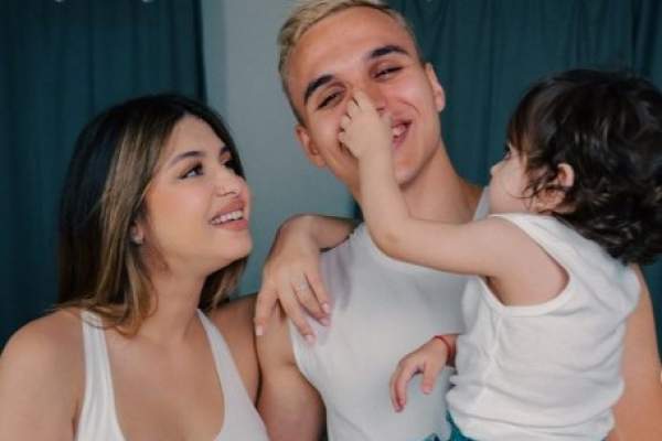 Irina Deaconescu este însărcinată pentru a doua oară. Cum s-a pozat vloggerița alături de Cristi Manea și fetița lor / FOTO
