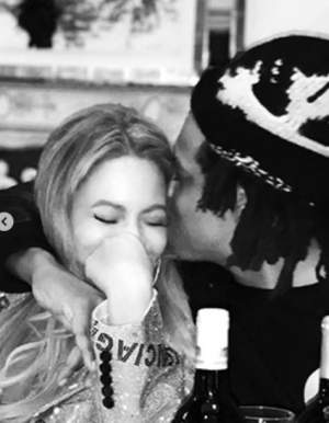 Beyonce și Jay-Z, mai îndrăgostiți ca oricând. În ce ipostaze romantice s-au fotografiat cele două staruri / FOTO