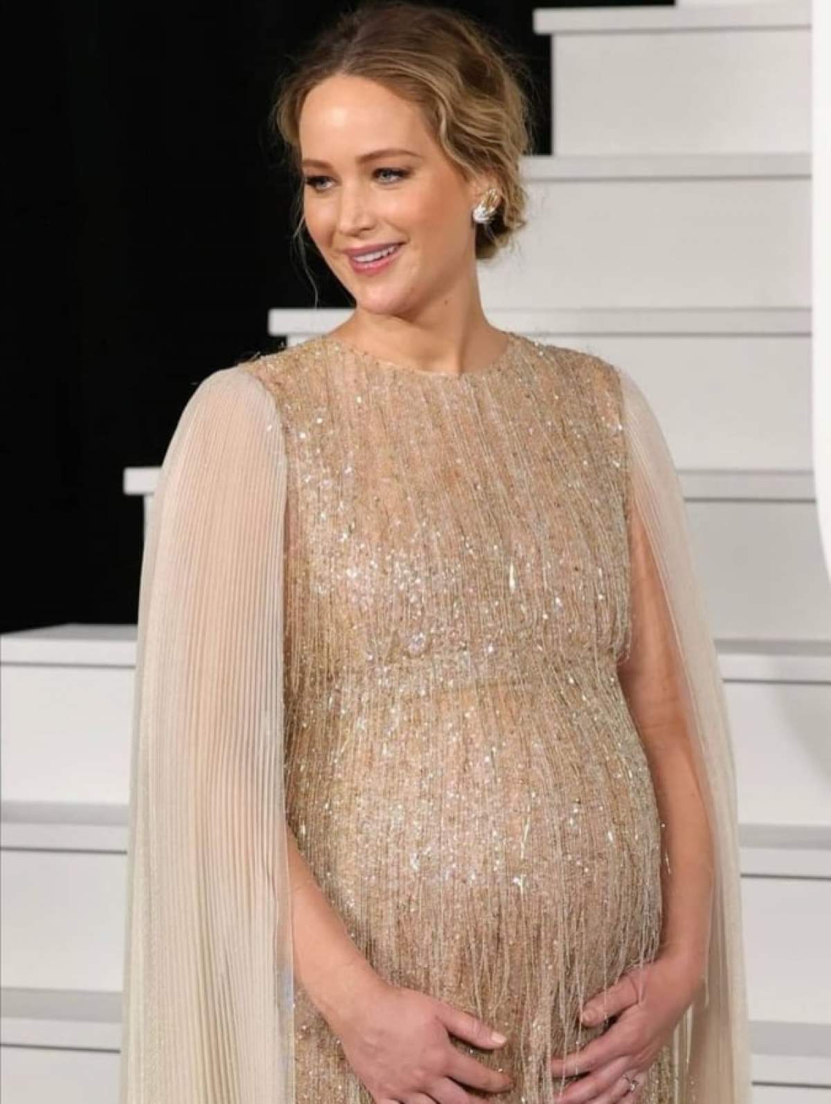 Jennifer Lawrence, apariție spectaculoasă în cadrul unui eveniment. Actrița va aduce pe lume primul său copil în doar câteva săptămâni / FOTO