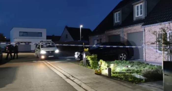 Un șofer român de TIR și-a înjunghiat soția, în Belgia. Bărbatul le-a spus polițiștilor că a vrut să își salveze relația / FOTO