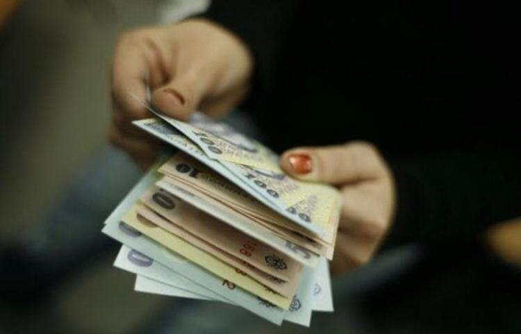 elevii primesc alocații mărite cu 20%