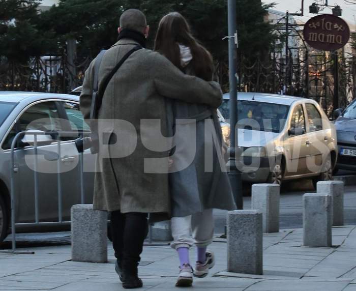 Vali Bărbulescu, grijuliu cu noua iubită, dar nu și cu sănătatea sa. DJ-ul și partenera, surprinși în tandrețuri în centrul Capitalei / PAPARAZZI