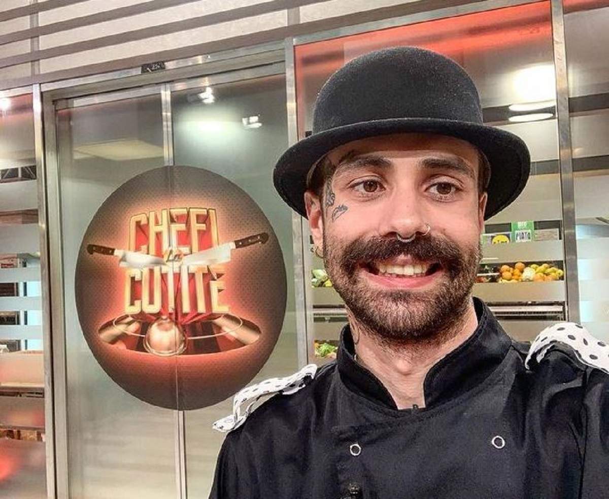 Kani și-a făcut un selfie, în tunică neagrp, cu pălărie de aceeași culoare, la Chefi la cuțite