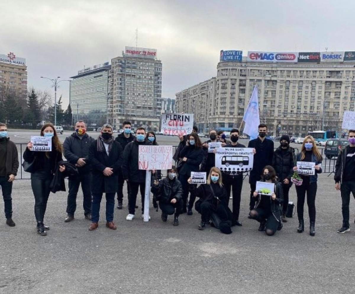 Elevii români au protestat astăzi în fața Guvernului Elevii români au protestat astăzi în fața Guvernului