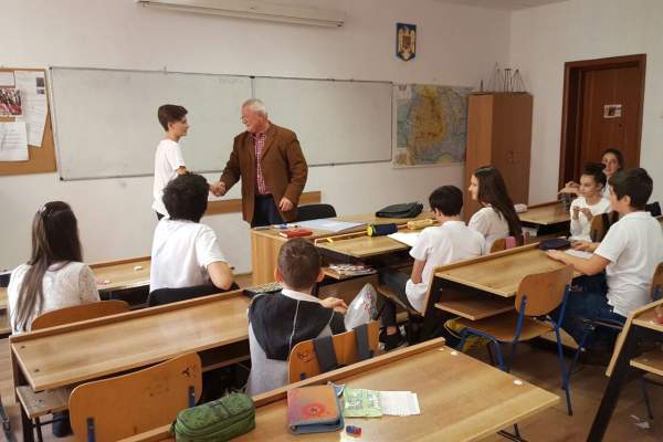 Vești bune pentru români, la o săptămână de la începerea școlii în format fizic! Anunțul făcut de Klaus Iohannis