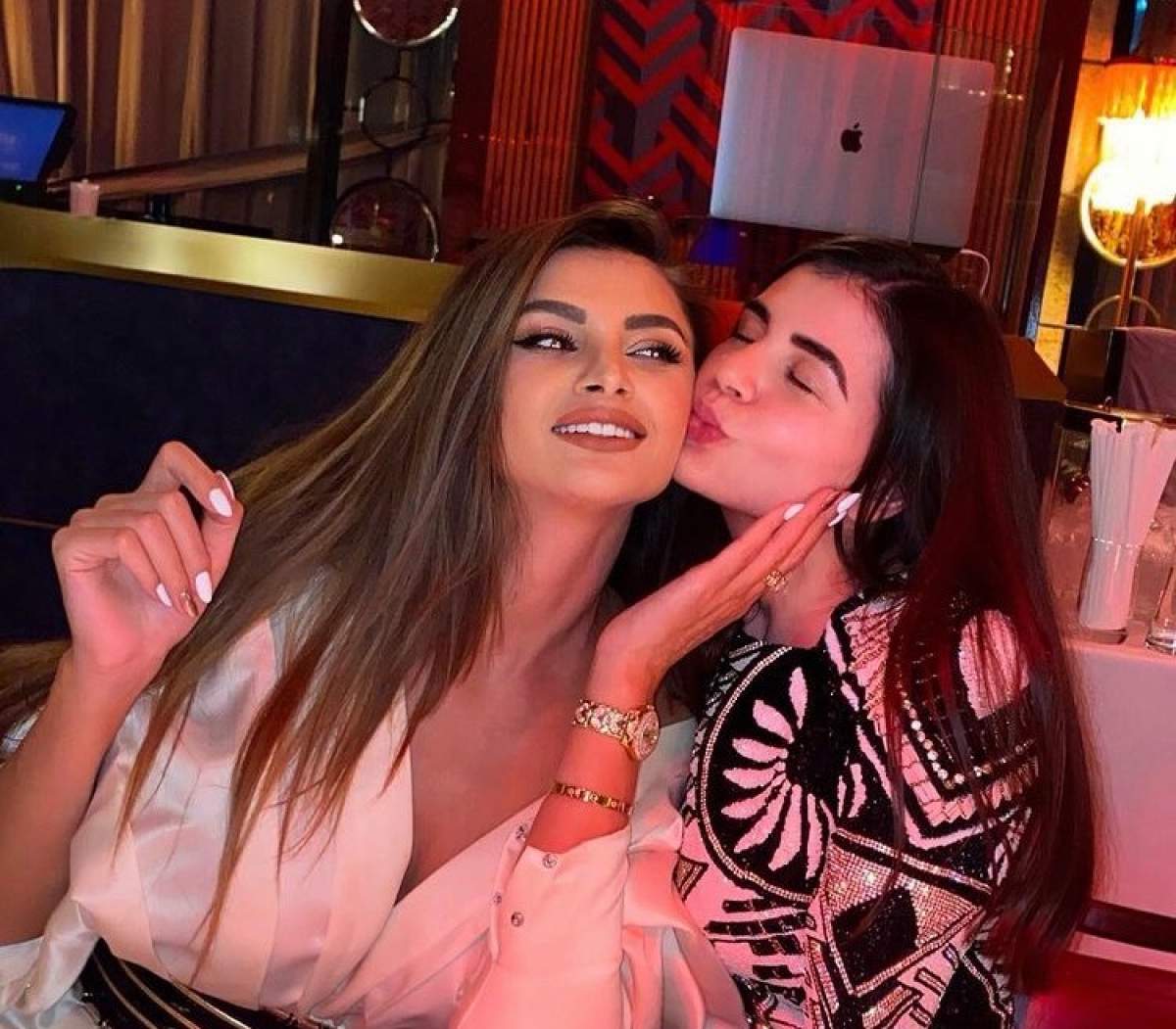 Omagiul adus de Monica Gabor părinților săi Omagiul adus de Monica Gabor părinților săi