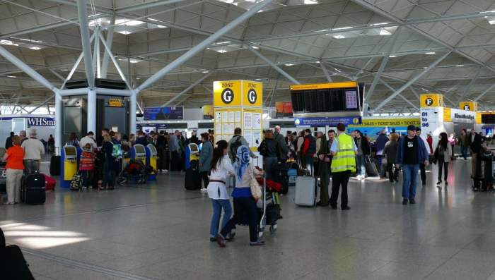 Persoanele care sosesc în România au nevoie de test COVID negativ pentru a sta mai puțin în carantină