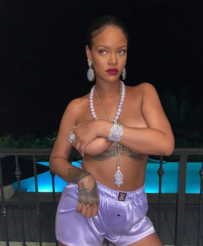 Rihanna a renunțat la sutien și a lăsat totul la vedere! Imaginea de infarct cu artista / FOTO