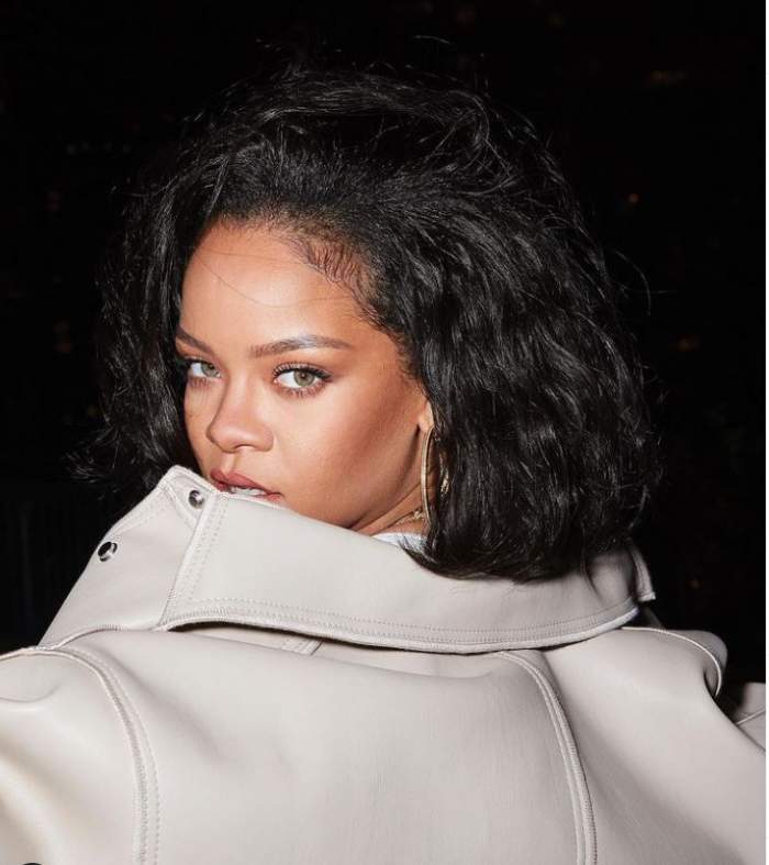 Rihanna a renunțat la sutien și a lăsat totul la vedere! Imaginea de infarct cu artista / FOTO