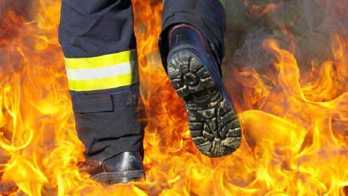 O femeie a murit după ce s-a aruncat pe geam