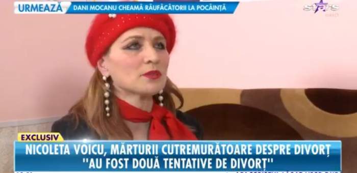 Nicoleta Voicu, cu pălărie roșie, oferă un interviu