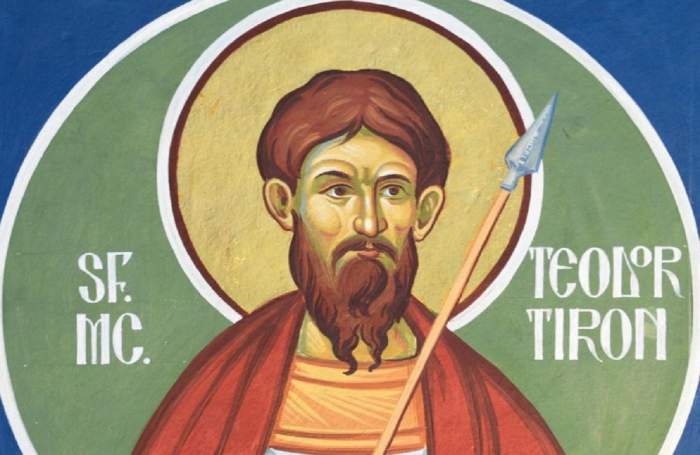 O icoană cu Sfântul Teodor Tiron. Acesta ține în mână o suliță și poartă veșminte roșii și oranj.