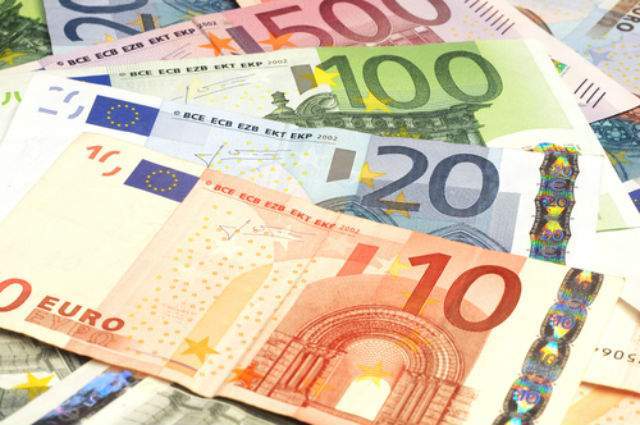 euro pe o masa