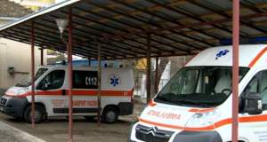 O pacientă cu SARS-CoV-2 a murit, după ce ambulanța în care se afla s-a răsturnat!