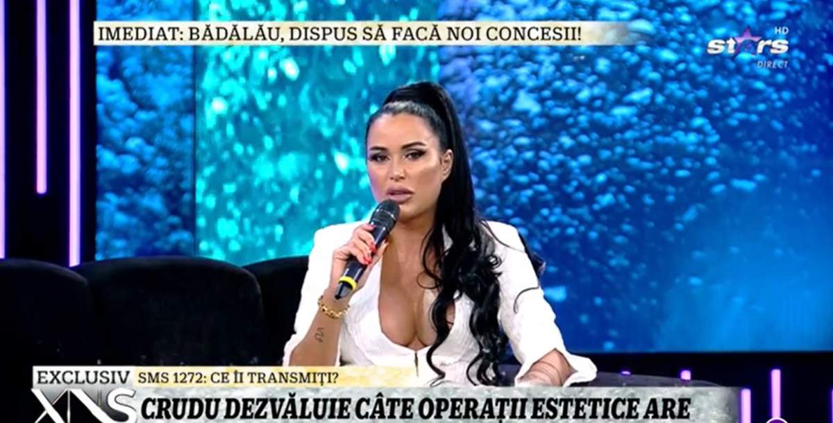 Daniela Crudu, cu cel mai adânc decolteu la Xtra Night Show. Și-a arătat în direct noile implanturi de 1 litru: „Stai că îmi sare siliconul” / VIDEO