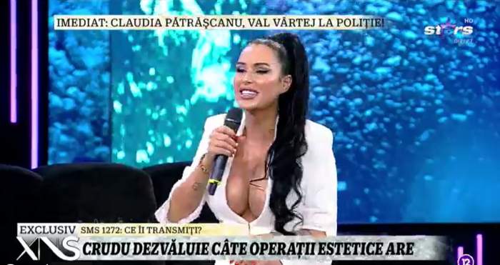 Daniela Crudu, cu cel mai adânc decolteu la Xtra Night Show. Și-a arătat în direct noile implanturi de 1 litru: „Stai că îmi sare siliconul” / VIDEO