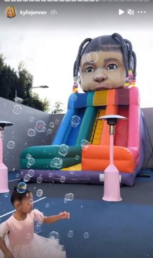 Fiica lui Kylie Jenner a împlinit 3 ani! Vedeta a organizat o petrecere fastuasă pentru micuța Stormi / FOTO