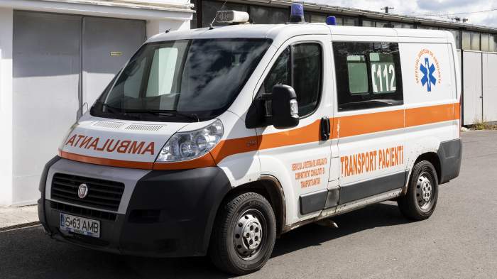 Incident neobișnuit în Botoșani! Un bărbat a ajuns de urgență la spital. Unde și-a introdus un furtun de vin și cu ce scop