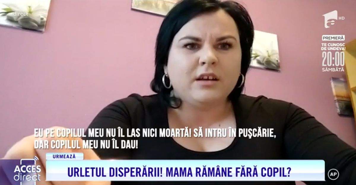 Mama Nicoleta imbracata cu bluza neagra