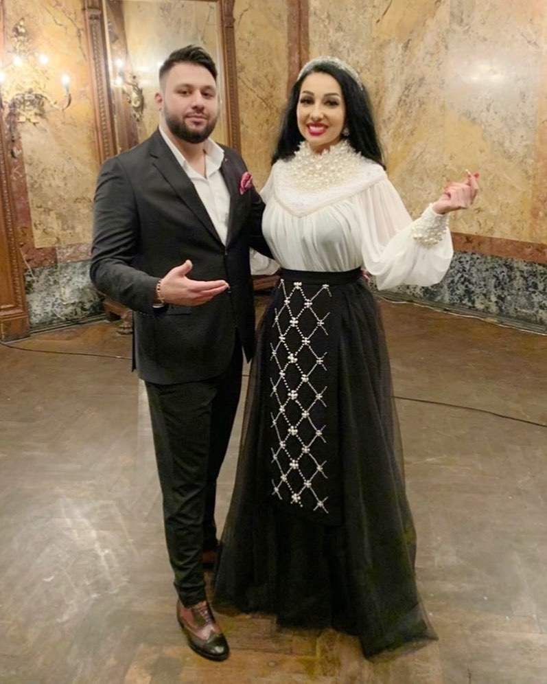 Narcisa Moisa și Yoannes în timpul unor filmări pentru un videoclip.