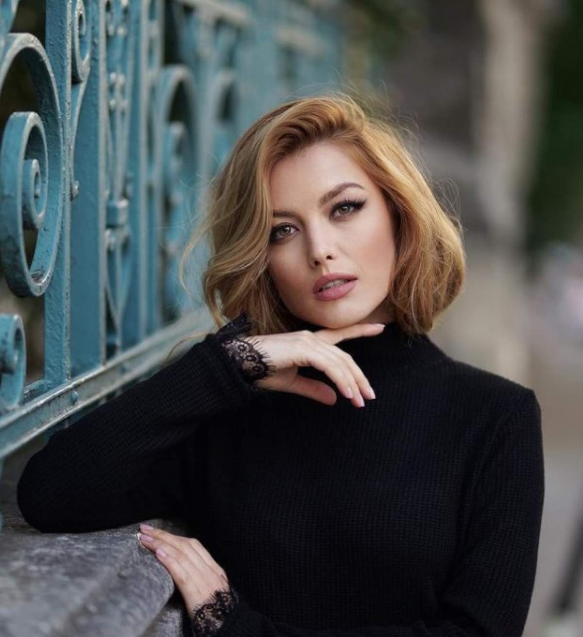 Elena Gheorghe în negru