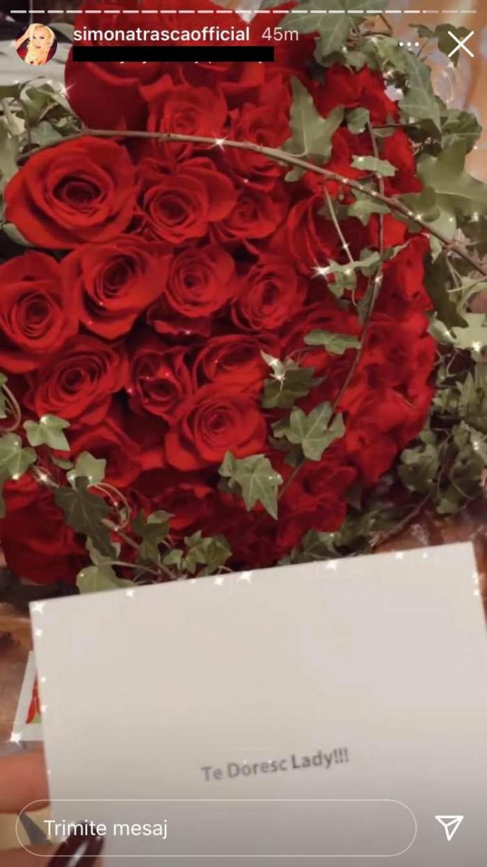 Simona Trașcă le-a arătat fanilor că a primit un buchet de trandafiri roșii și un mesaj de Dragobete