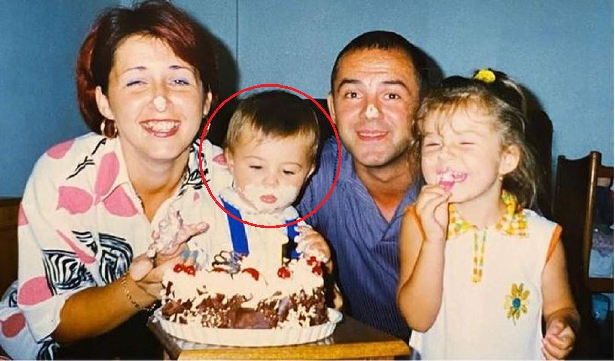 Mario Fresh când era mic alături de familia lui. Cântărețul purta o cămașă albă și o salopetă albastră. Artistul mânca tort, iar mama lui îl ținea de mână.