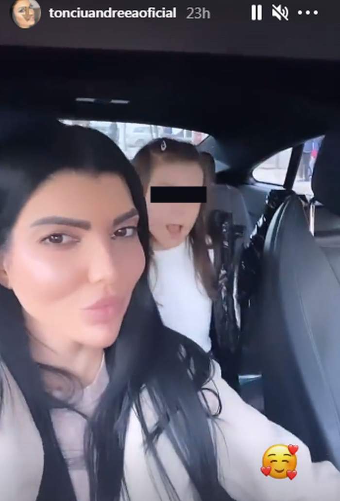 andreea tonciu si rebecca in masina