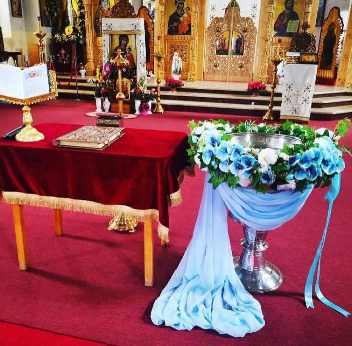 Primul preot ortodox care vorbește despre reformarea ritualului de botez, după moartea bebelușului din Suceava