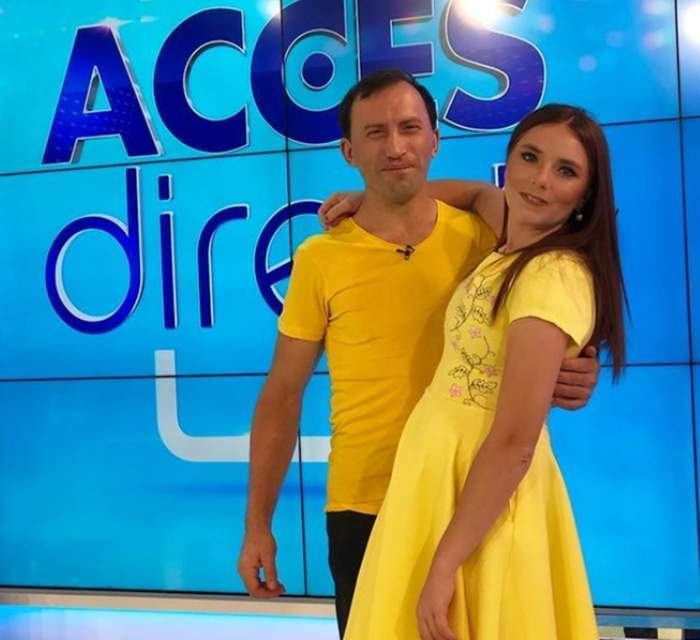 Vulpița și Viorel în platou la Acces Direct, îmbrăcați în galben.