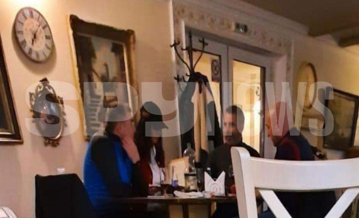 Raluca Macovei si rica neaga la restaurant