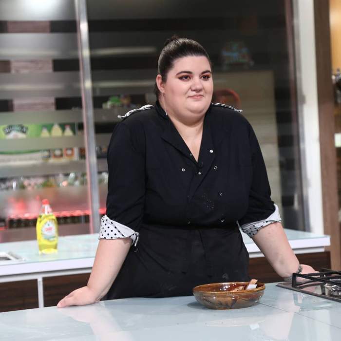 Claudia Radu în platoul emisiunii Chefi la cuțite.