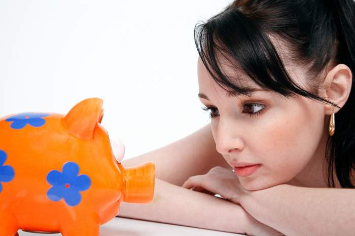 6 metode simple de a economisi bani, indiferent de venituri