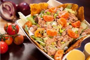 Cea mai bună salată de ton. Rețeta simplă, dietetică și ieftină