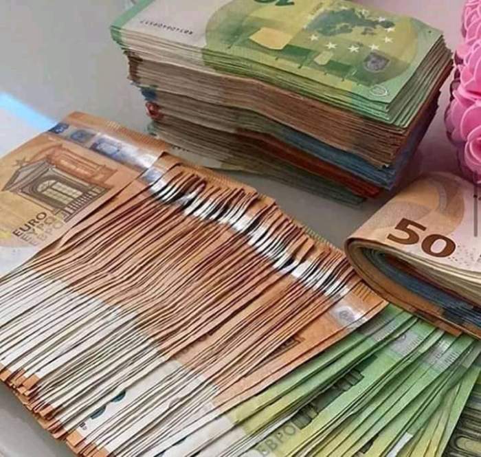 Trei tinere din Pitești au înapoiat 13.000 de euro după ce au ajuns virale pe internet! Cum au ajuns banii în posesia fetelor