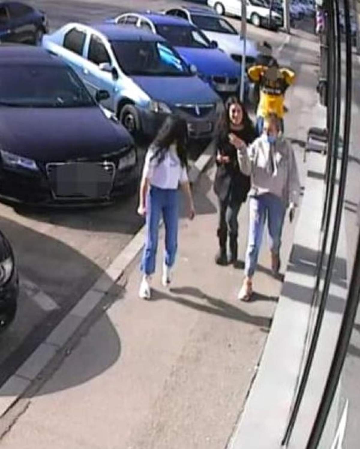 Trei tinere din Pitești au înapoiat 13.000 de euro după ce au ajuns virale pe internet! Cum au ajuns banii în posesia fetelor