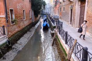 De ce au secat canalele din Veneția
