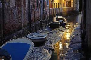 De ce au secat canalele din Veneția