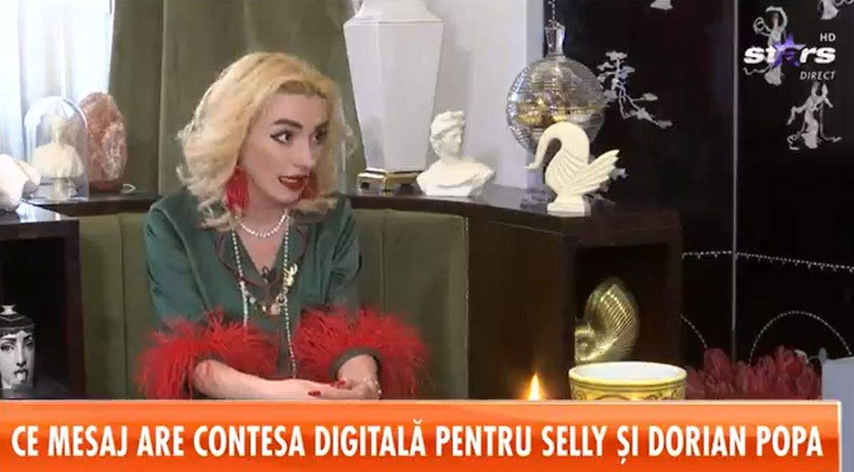 ana morodan stand pe canapea si oferind un interviu pentru antena stars