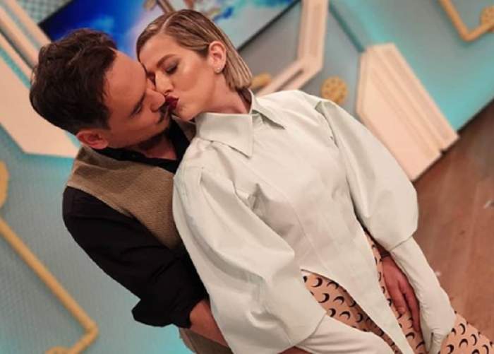 Lidia Buble și Răzvan Simion în perioada în care formau un cuplu, în timp ce se sărutau.