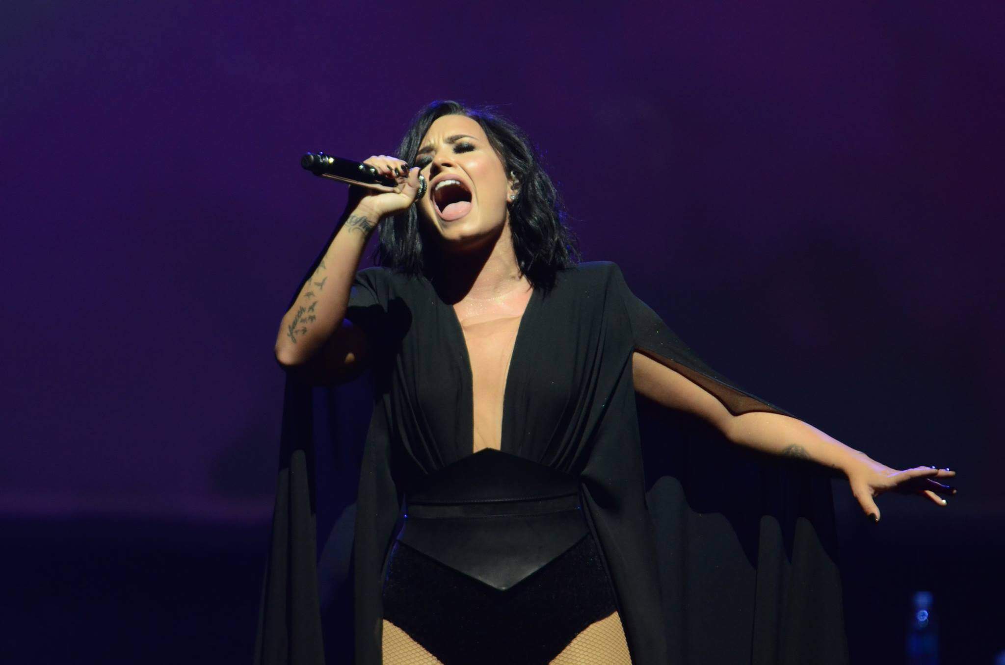 Demi Lovato, dezvăluiri picante despre viața sa intimă. ”M-am combinat cu o tipă, îmi place asta mult mai mult”