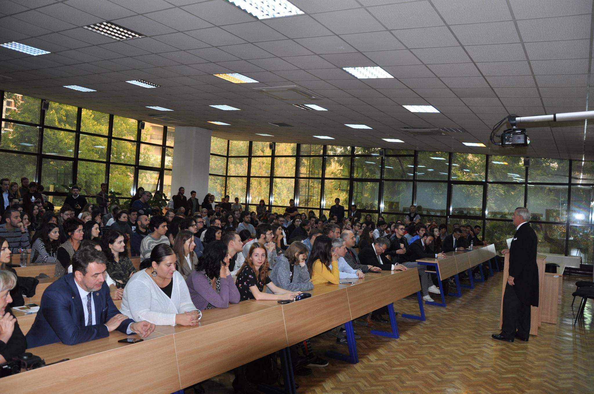 Rata de abandon din cadrul Universităților din România, în continuă scădere: ”Nu a mai fost nevoie să plătim chiria”