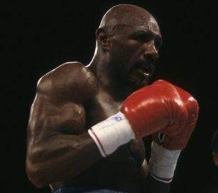 Marvin Hagler, cu mănuși roșii de box în mână